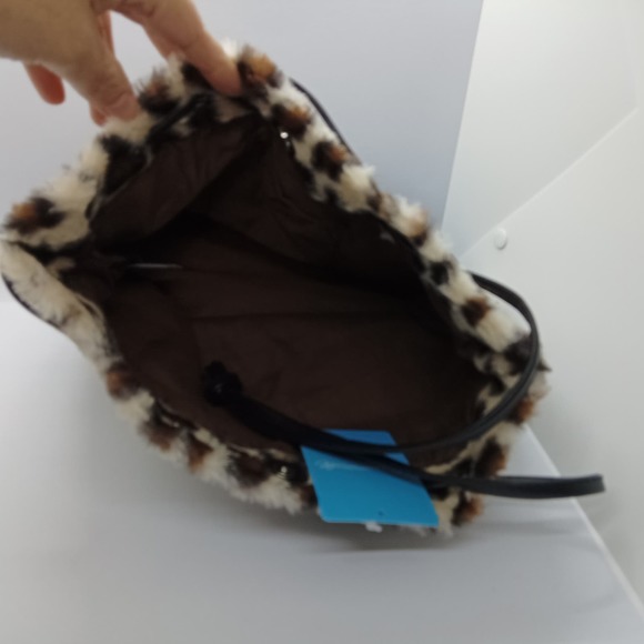 Cinnamoroll (sanrio character) Fur fabric drawstring bag. - Picture 5 of 10